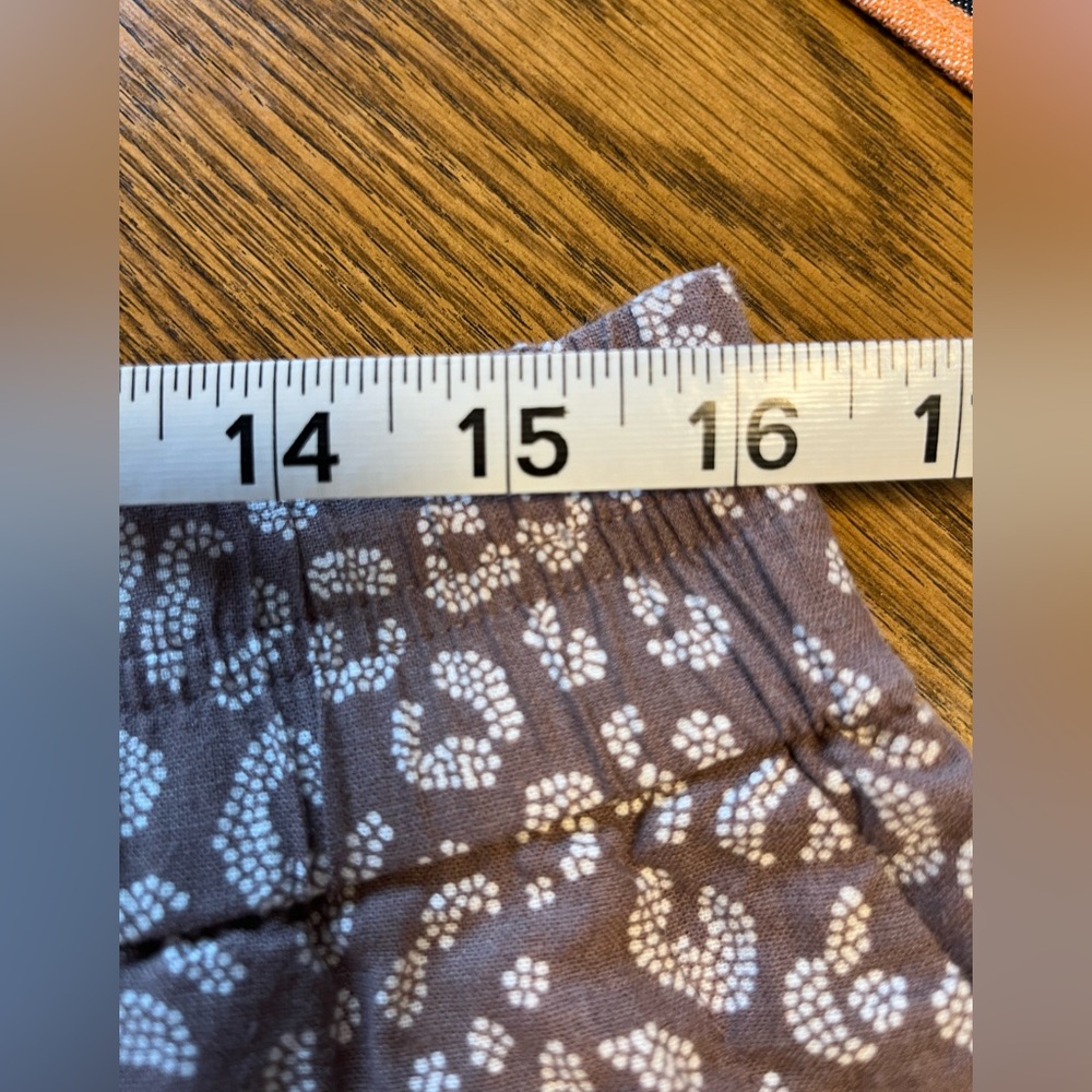 2 Pair of Women’s L / XL shorts. - Picture 5 of 9